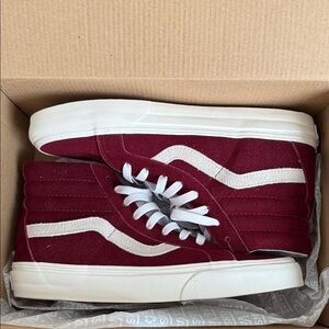 Vans SK8-Hi Reissue in Windsor Wine and White
